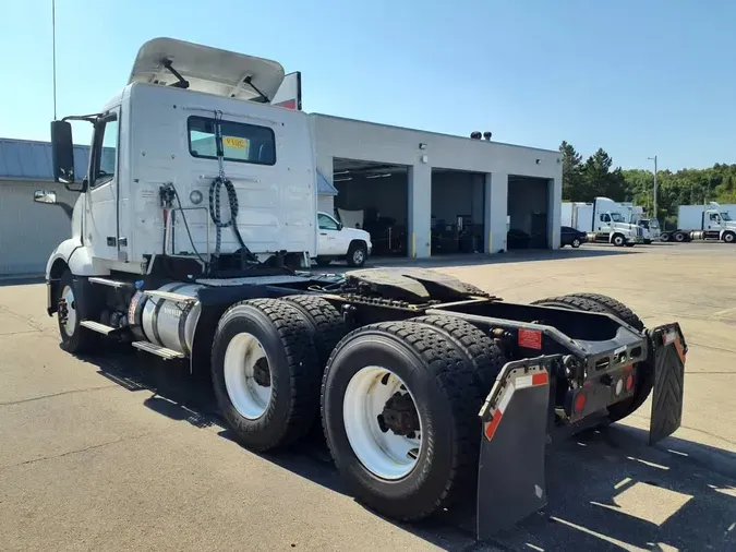 2019 VOLVO VNL64T-300