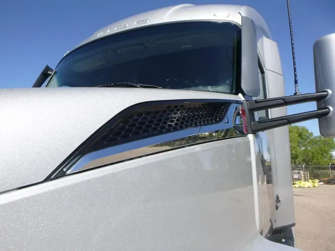 2023 Kenworth T680