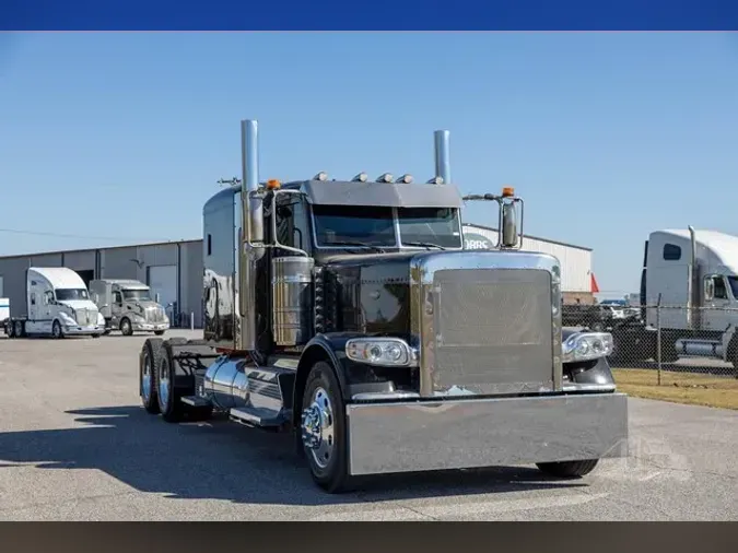 2022 PETERBILT 389