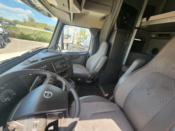 2024 VOLVO VNL64T860