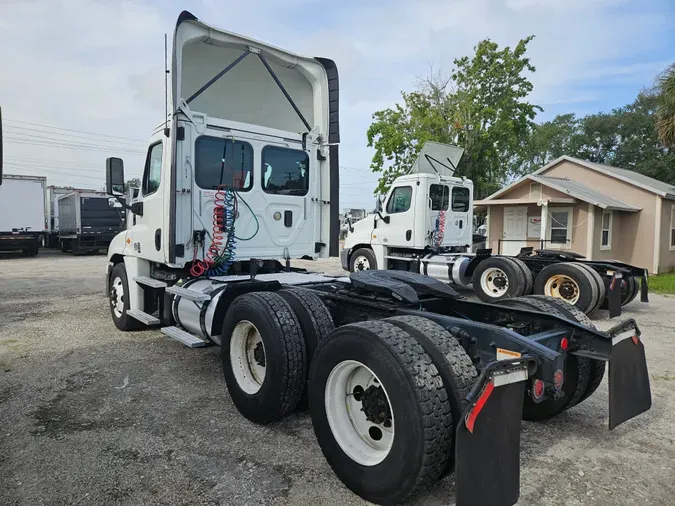 2017 FREIGHTLINER/MERCEDES CASCADIA 125