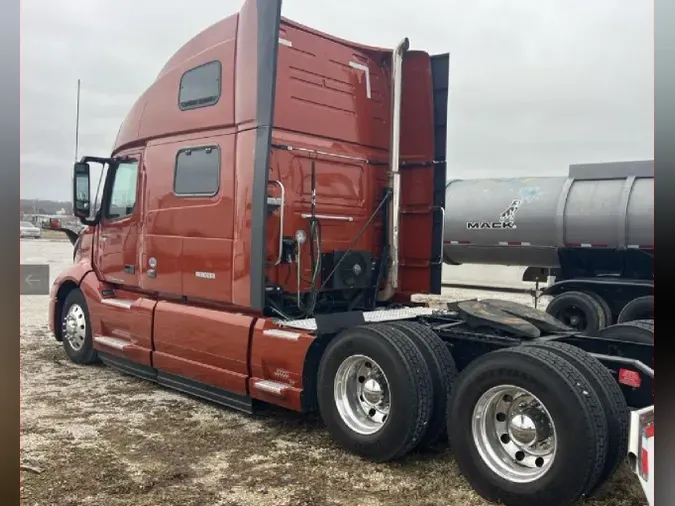2021 VOLVO VNL64T860