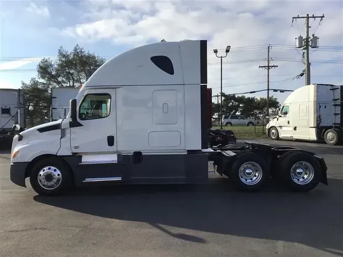 2021 FREIGHTLINER CA126