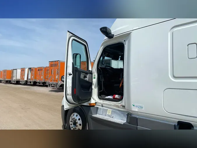 2022 Freightliner Cascadia 126