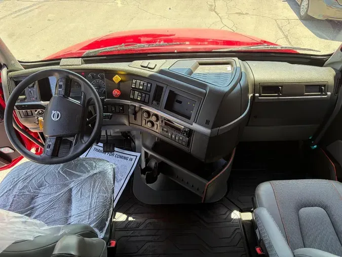 2022 VOLVO VNL64T760