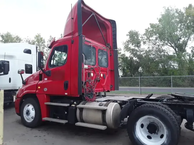 2018 FREIGHTLINER/MERCEDES CASCADIA 125