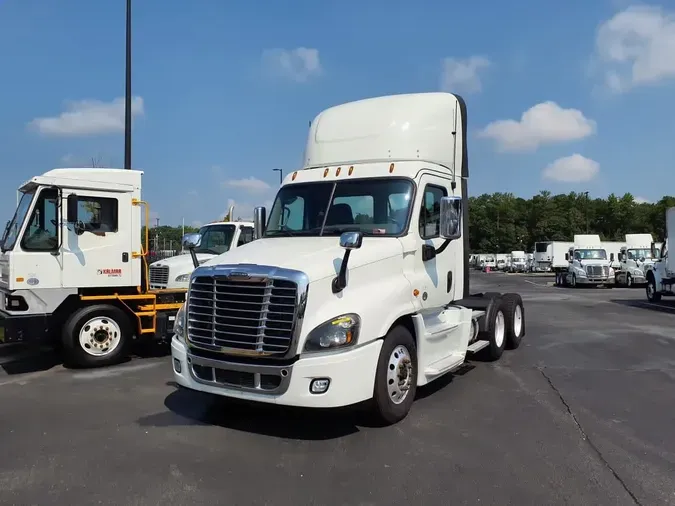 2019 FREIGHTLINER CASCADIA 125