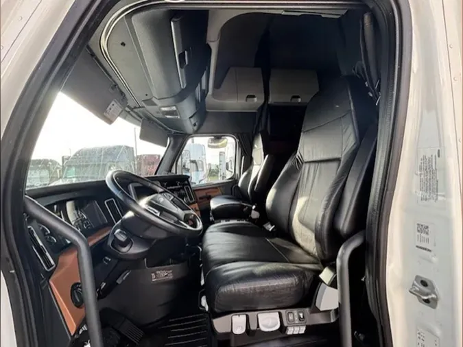 2023 Freightliner Cascadia 126