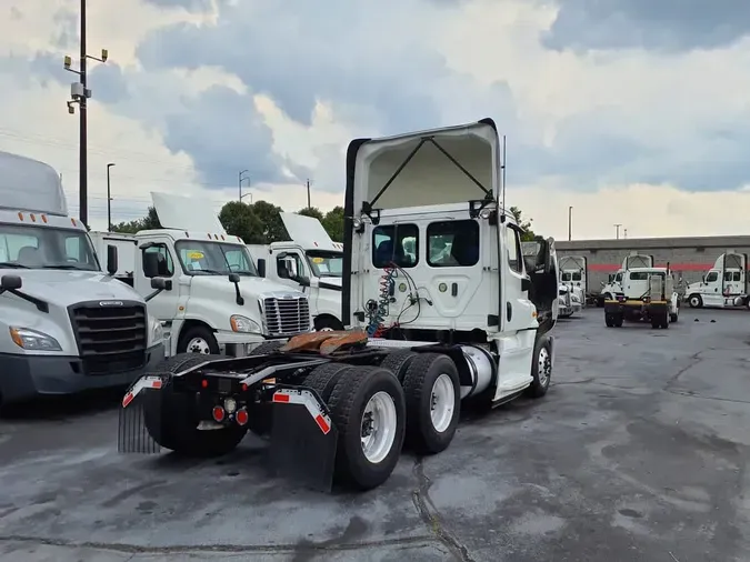 2019 FREIGHTLINER CASCADIA 125