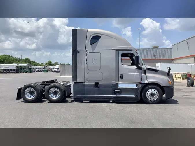 2022 Freightliner Cascadia 126