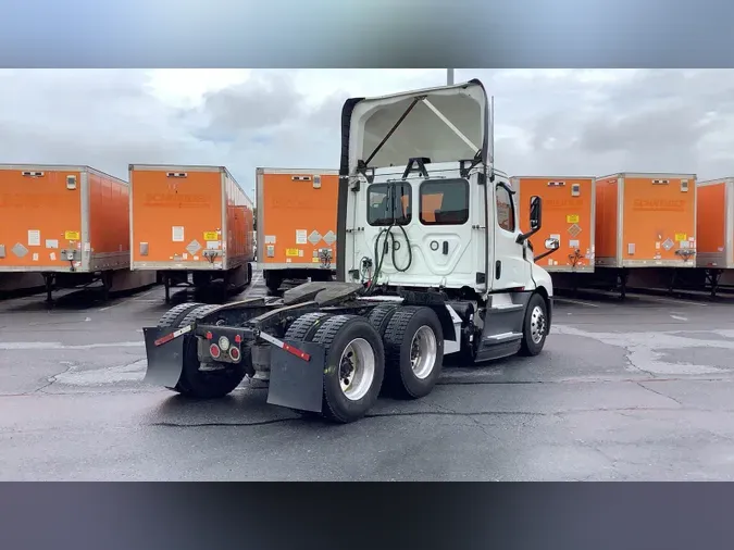 2020 Freightliner Cascadia 126