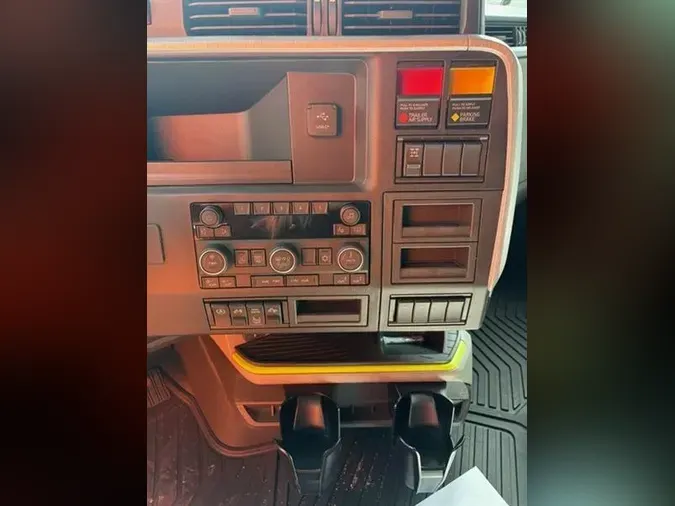2026 VOLVO TRUCK VNL64TV04