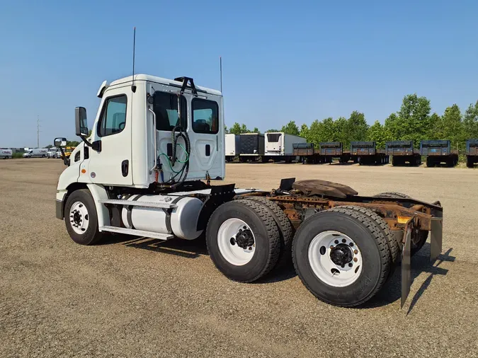 2016 FREIGHTLINER/MERCEDES CASCADIA 113