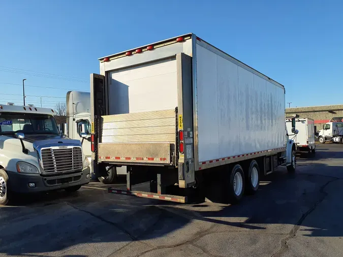 2018 FREIGHTLINER/MERCEDES M2 106