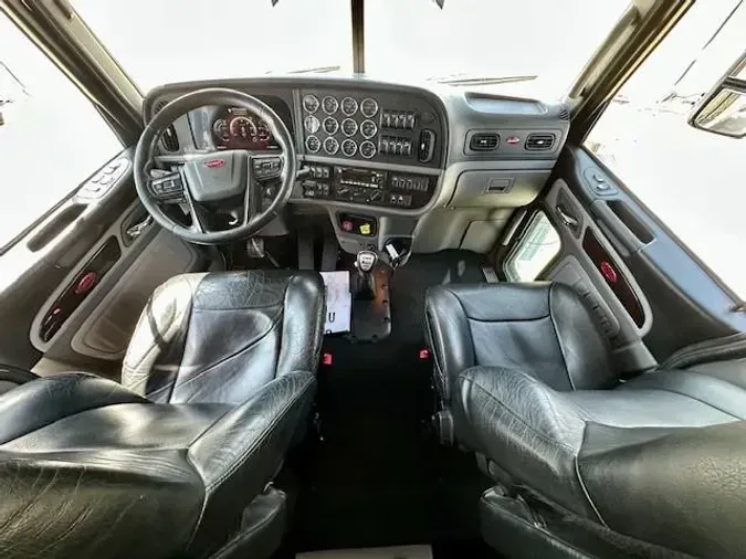 2023 Peterbilt 389