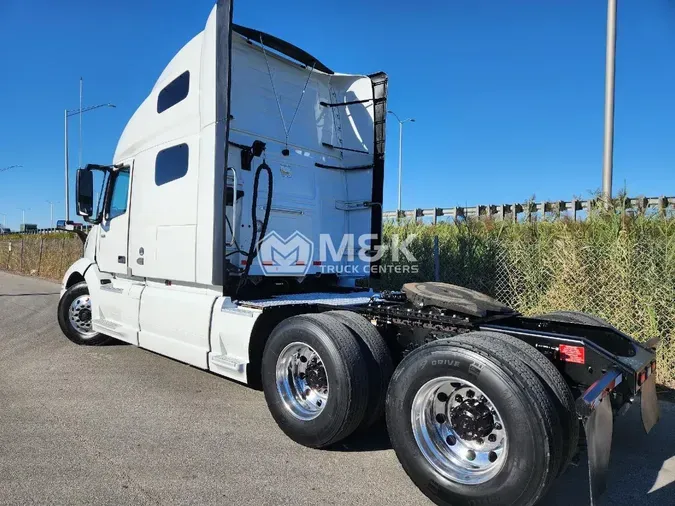 2021 VOLVO VNL64T760