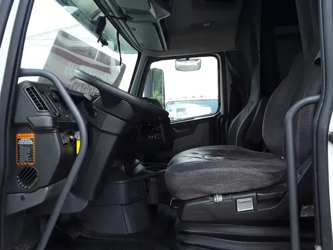 2020 VOLVO VNR64T-640
