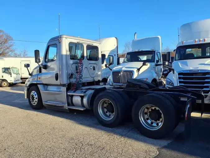 2019 FREIGHTLINER/MERCEDES CASCADIA 125799f3ffbf943c306da136d9e1acfb180