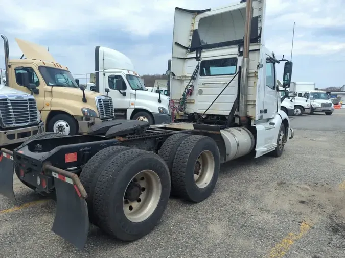 2019 VOLVO VNL64T-300