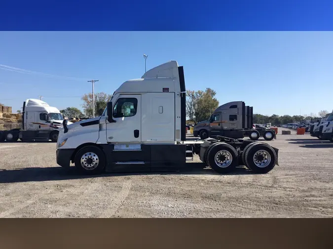 2022 Freightliner Cascadia 12679a55761a2d04539d6ce3b331c97d53a