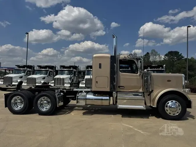 2027 PETERBILT 589