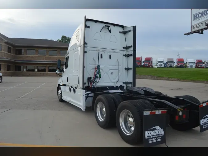 2022 FREIGHTLINER Cascadia 126