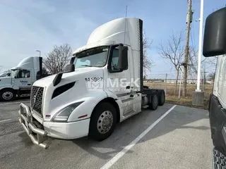 2018 VOLVO VNR64T300