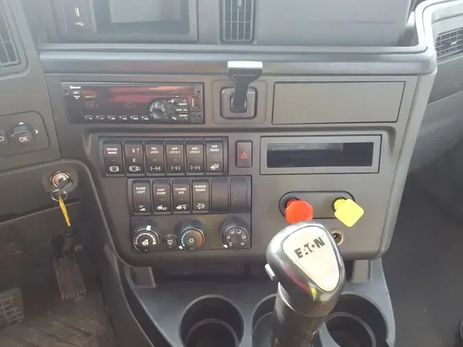 2019 NAVISTAR INTERNATIONAL LT625 DAYCAB T/A