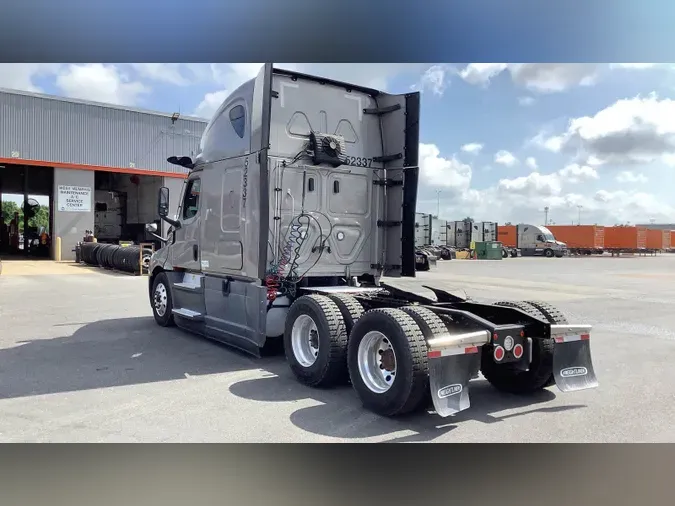 2022 Freightliner Cascadia 126