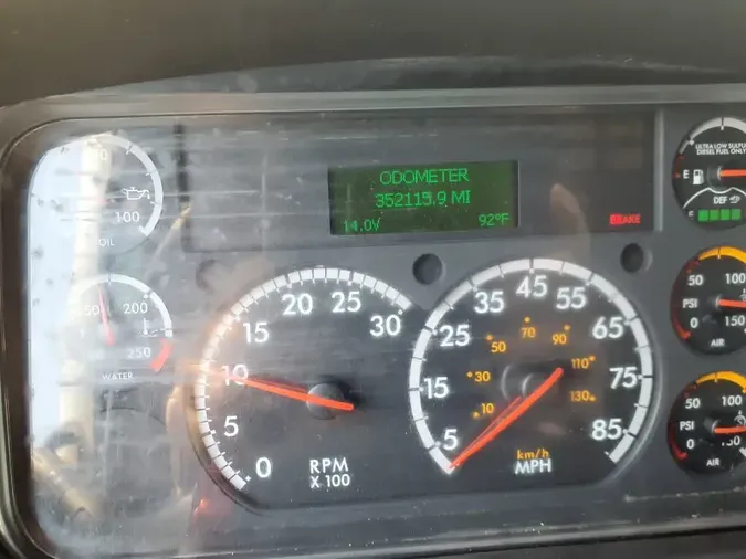 2017 FREIGHTLINER M2 106