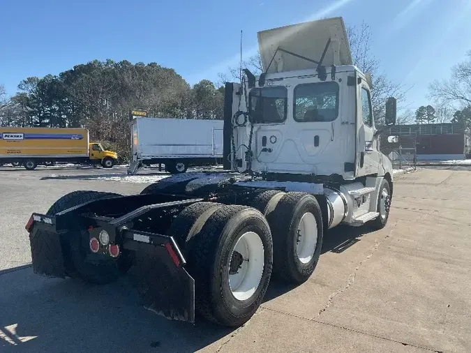 2018 Freightliner T12664ST