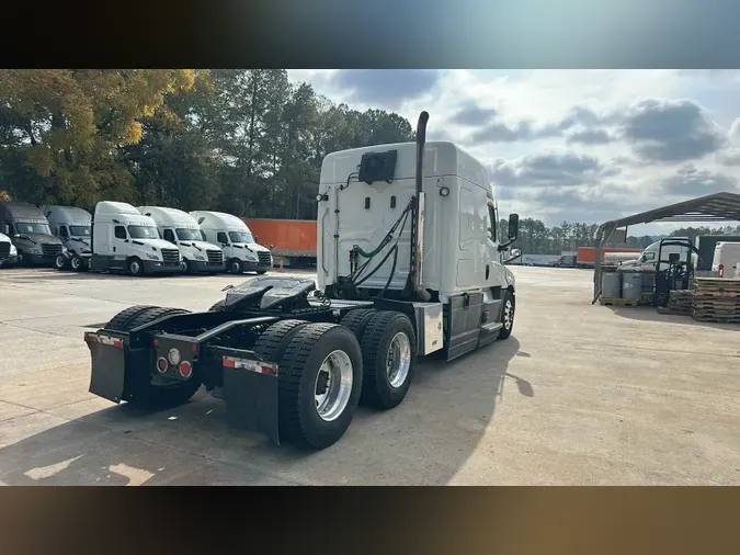 2021 Freightliner Cascadia 126
