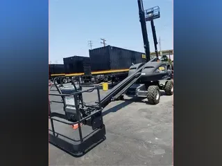 2005 JLG 400S