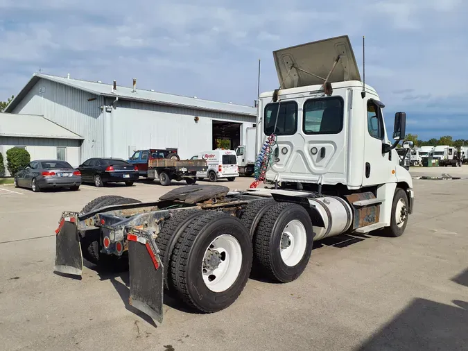 2018 FREIGHTLINER/MERCEDES CASCADIA 125