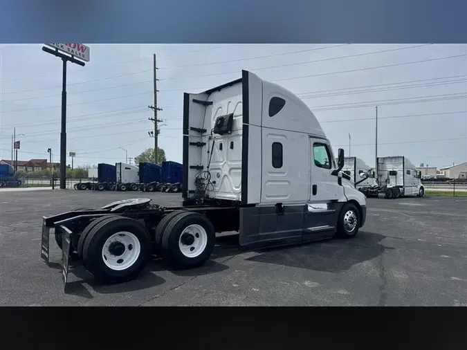 2021 FREIGHTLINER CA126