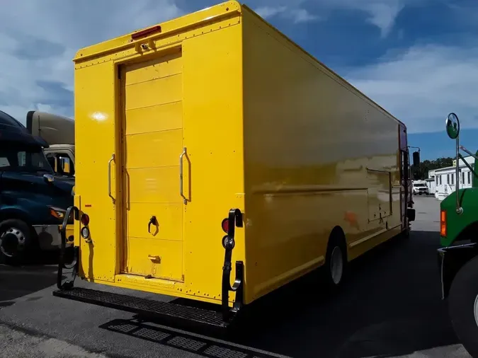 2016 FRTLR CUSTOM CHASSIS CORP MT55