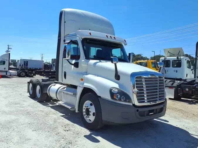 2020 FREIGHTLINER/MERCEDES CASCADIA 125