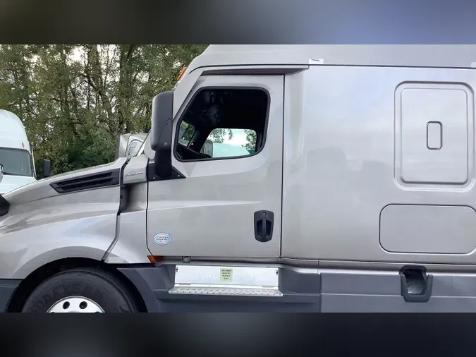 2022 Freightliner Cascadia 126