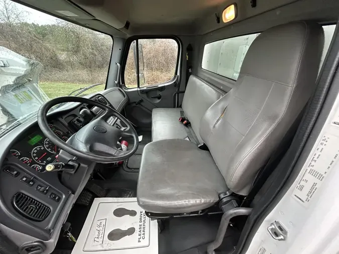 2022 Freightliner Business Class M2 106