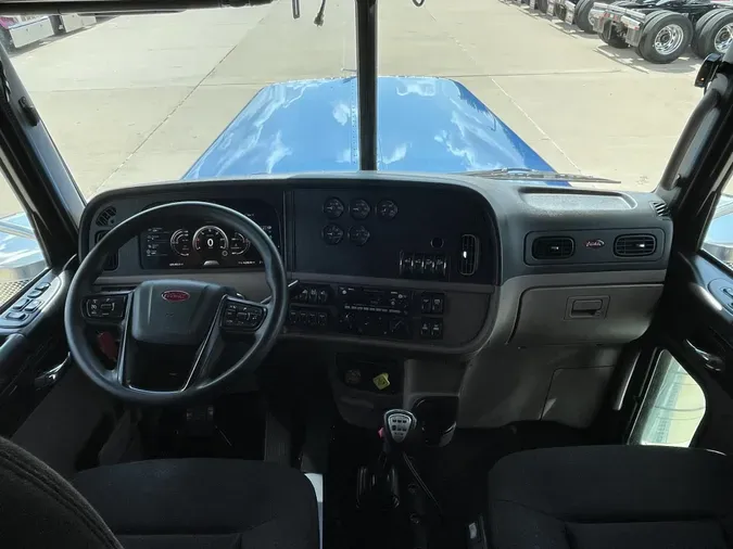 2023 Peterbilt 389