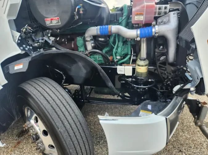 2022 VOLVO VNL64T740