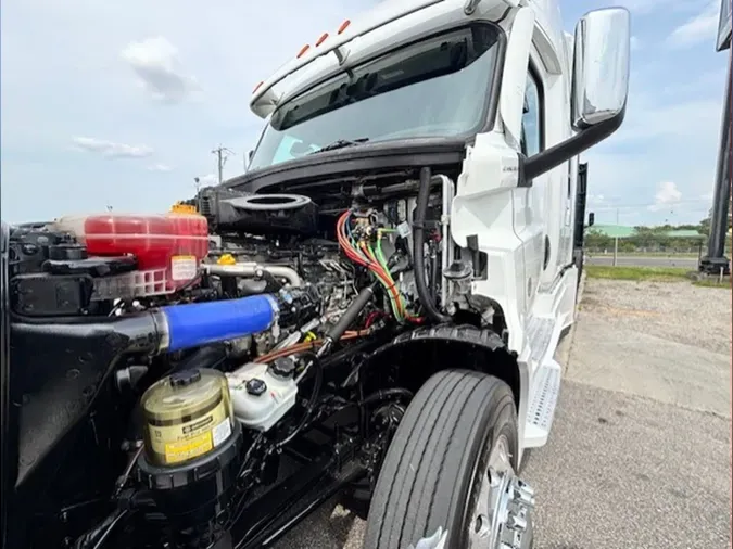2023 Freightliner Cascadia 126