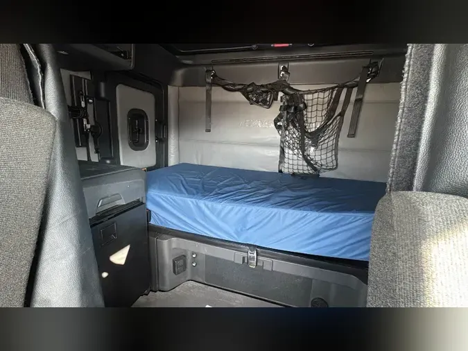 2022 Freightliner Cascadia 126