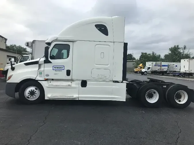 2018 Freightliner T12664ST