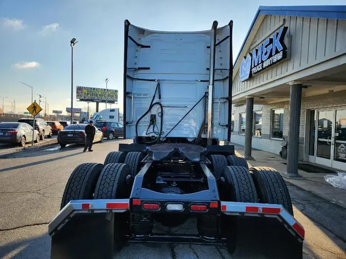 2021 VOLVO VNL64T860