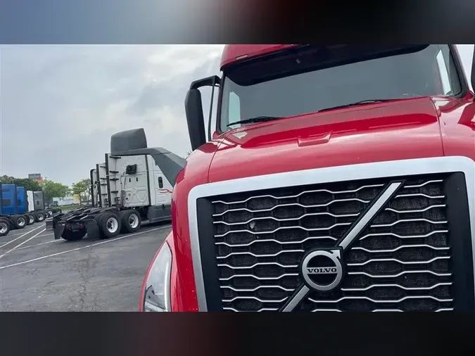 2020 VOLVO VNL860