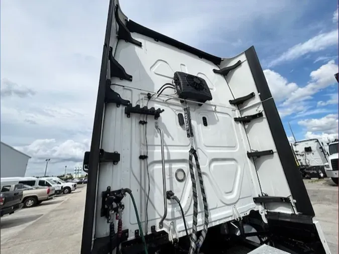 2021 Freightliner Cascadia 126