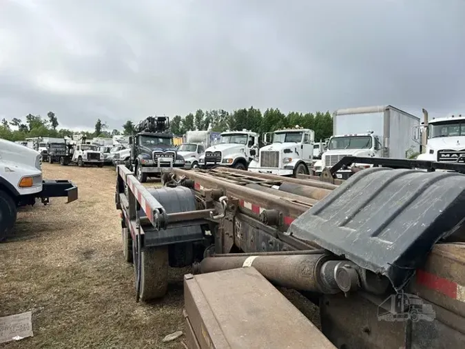 2005 MACK GRANITE CV713