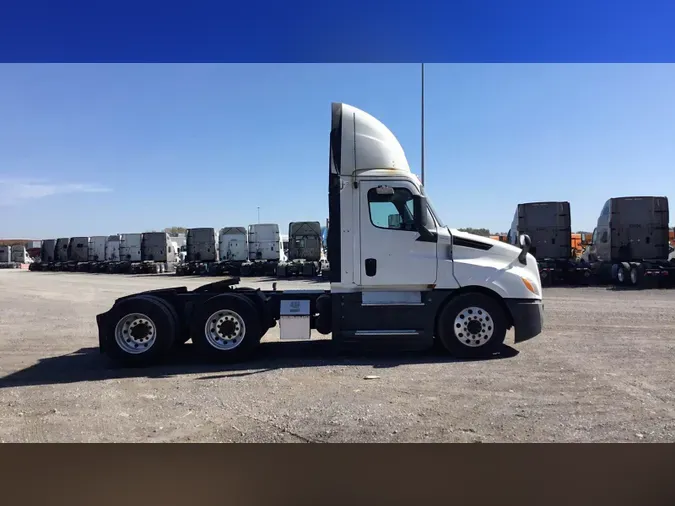 2020 Freightliner Cascadia 126