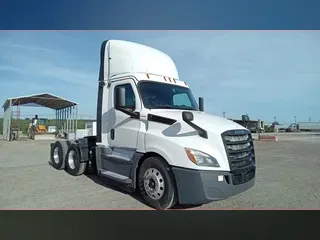 2020 Freightliner Cascadia 126